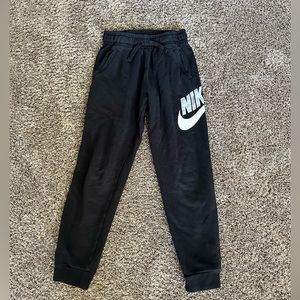 Nike boys joggers size L